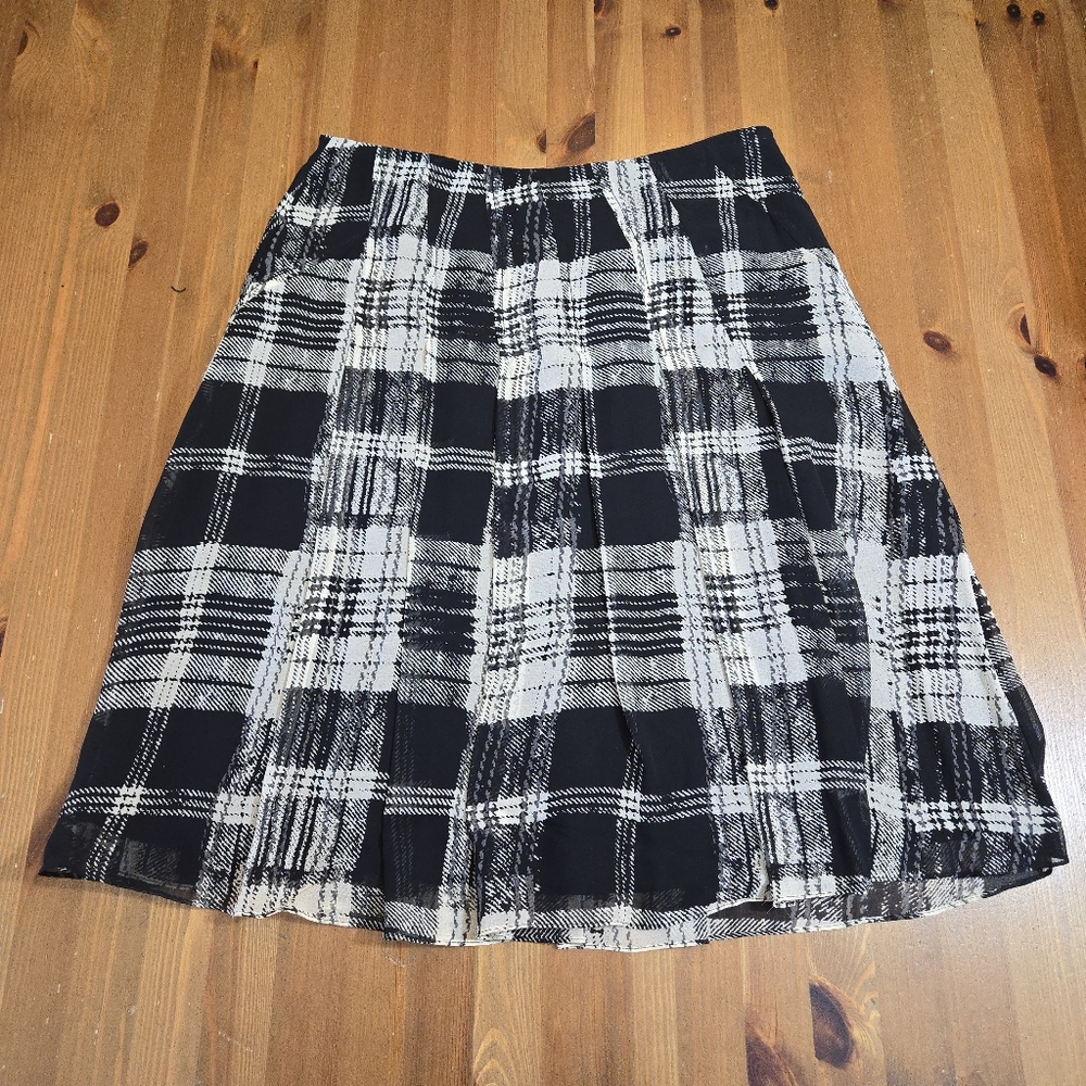 City DKNY 100% Silk Black and Cream Plaid A-Line Skirt Size 8